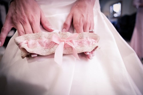 pretty-pink-and-lace-wedding-garter-dove-photography
