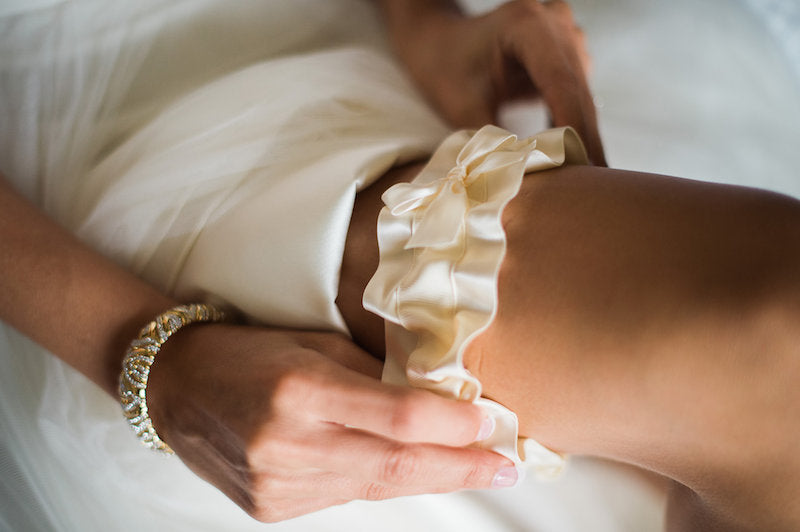 wedding Garter removal - No Hands