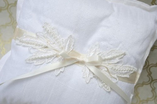 ring-pillow-vintage-lace-The-Garter-Girl