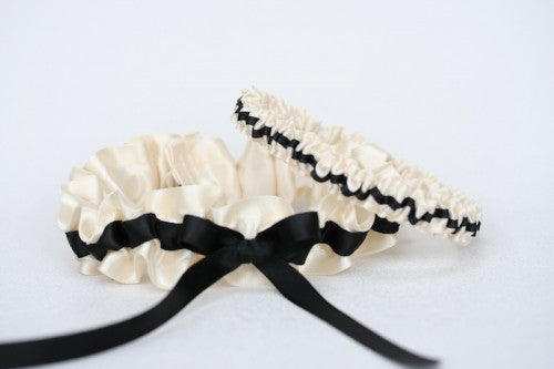 sophisticated-wedding-garter-ivory-black-The-Garter-Girl