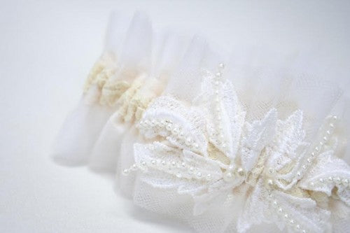wedding-garter-vintage-lace-The-Garter-Girl