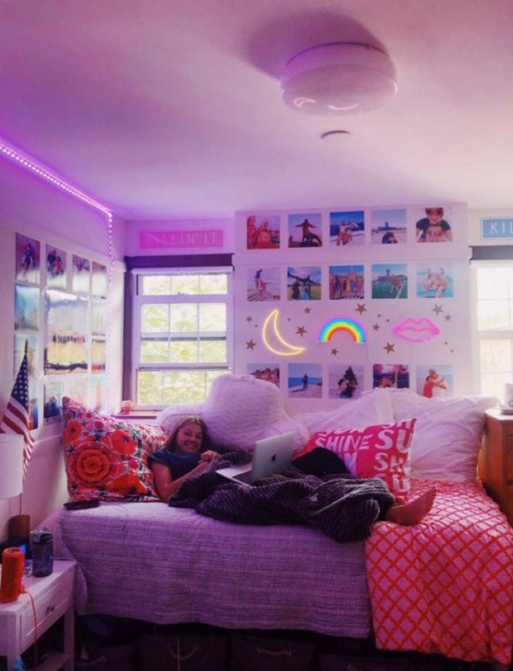 Featured image of post Aesthetic Rooms With Led Lights And Tapestry : There are 56682 aesthetic room decor for sale on etsy, and they cost $11.18 on average.