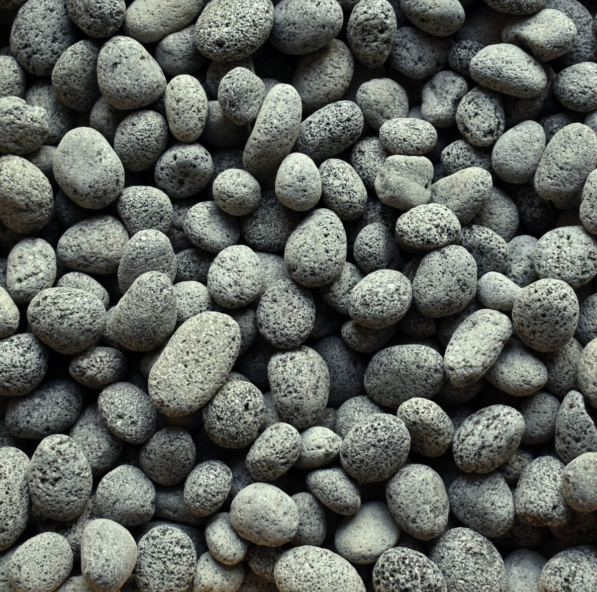 Black Lava Beach Pebble ½”-1” – Cascade Stoneworks