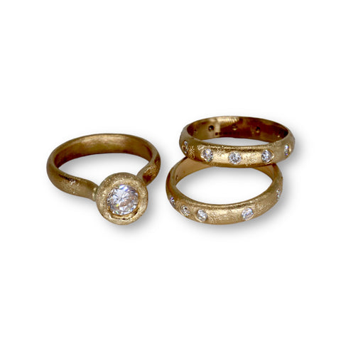 Tamara Gomez Diamond ring set in yellow gold