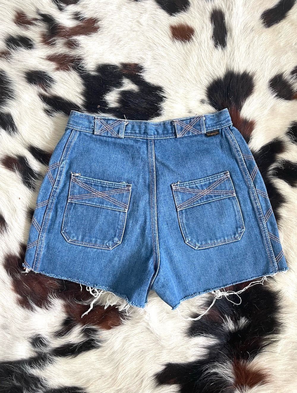 Vintage 70s Wrangler Medium Wash High-Waisted Denim Cut-Off Shorts -- –  Total Recall Vintage