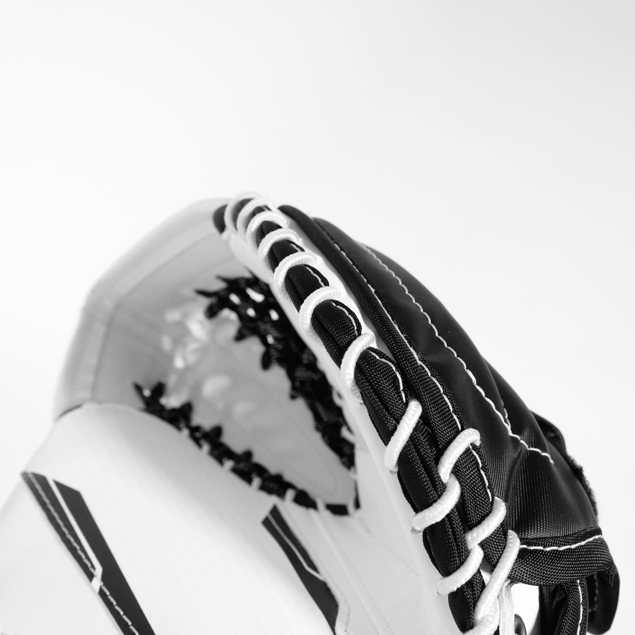 CCM Axis 2.5 Junior Goalie Catcher - Source Exclusive