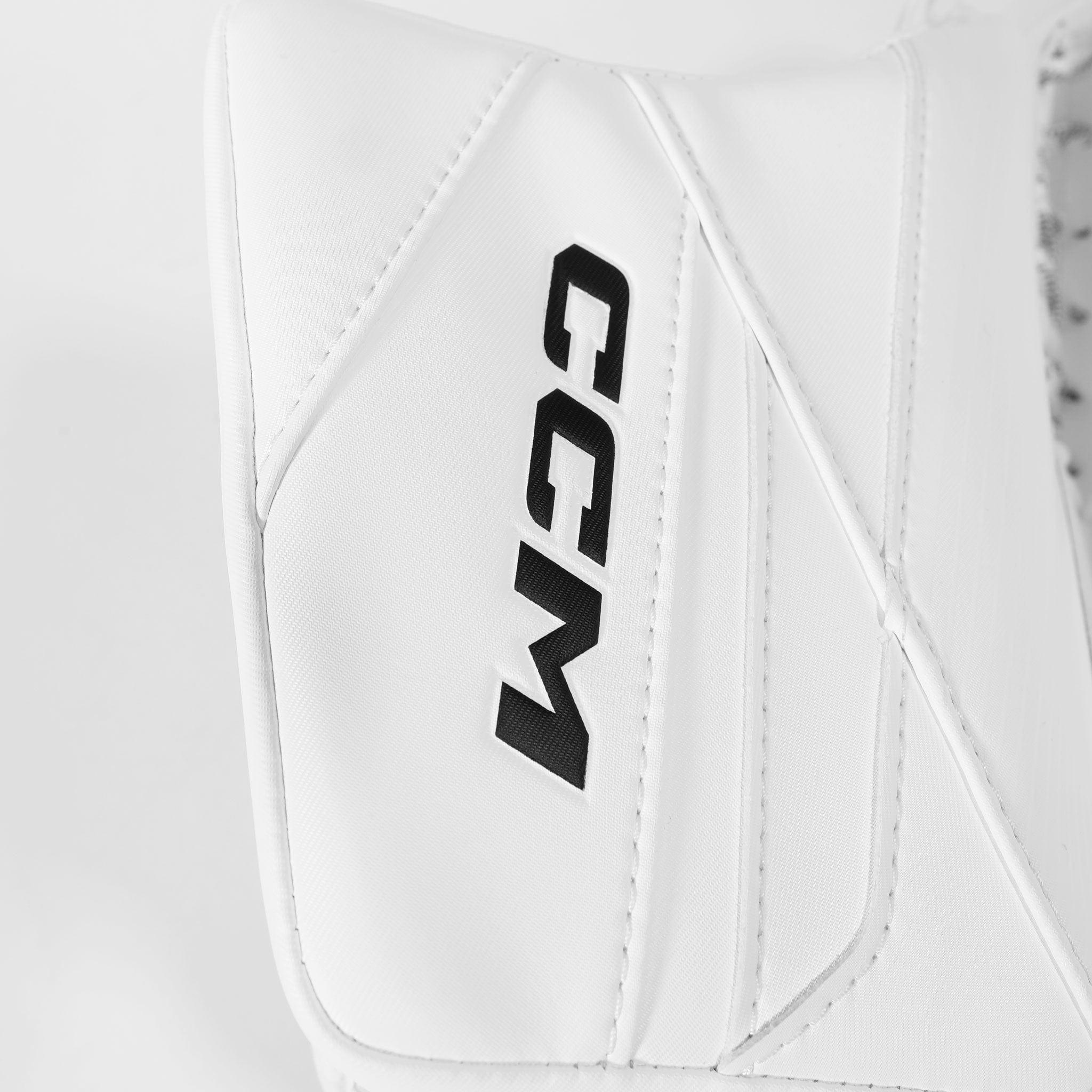 CCM Axis 2.9 Intermediate Goalie Catcher - Source Exclusive