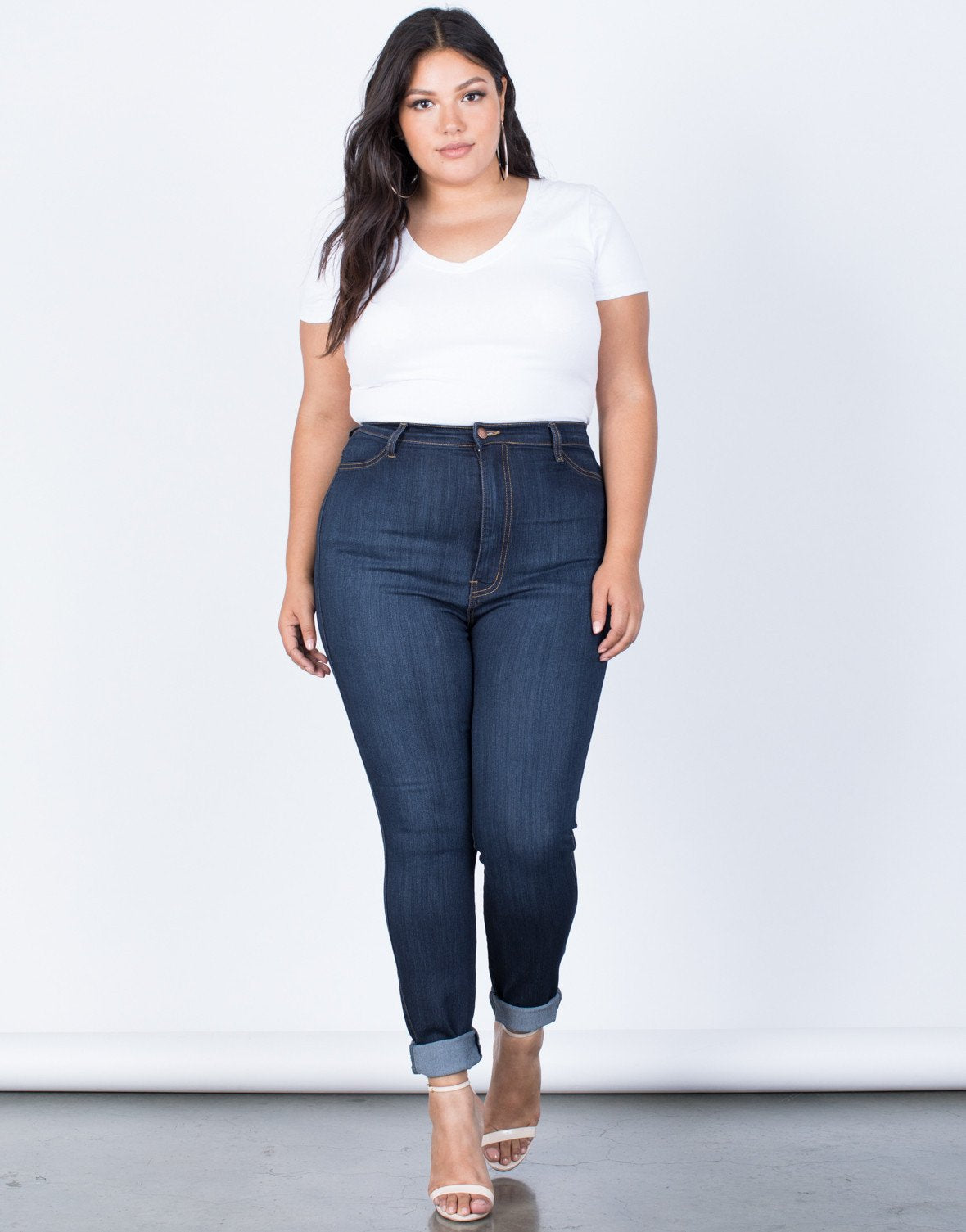 plus size denim skirt outfit