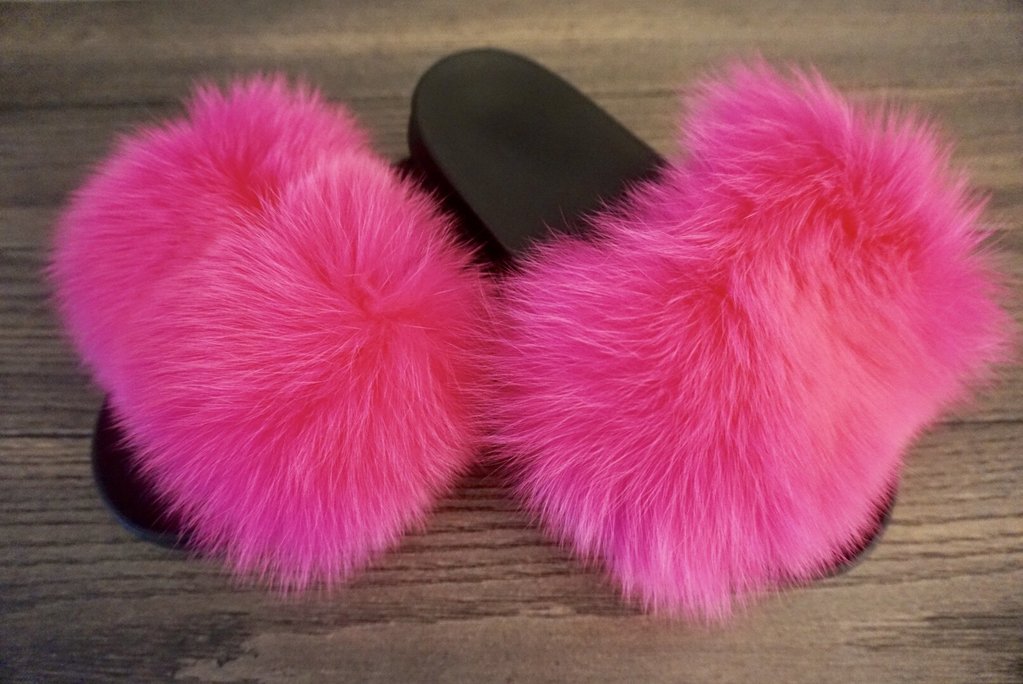 pink flip flops with fur