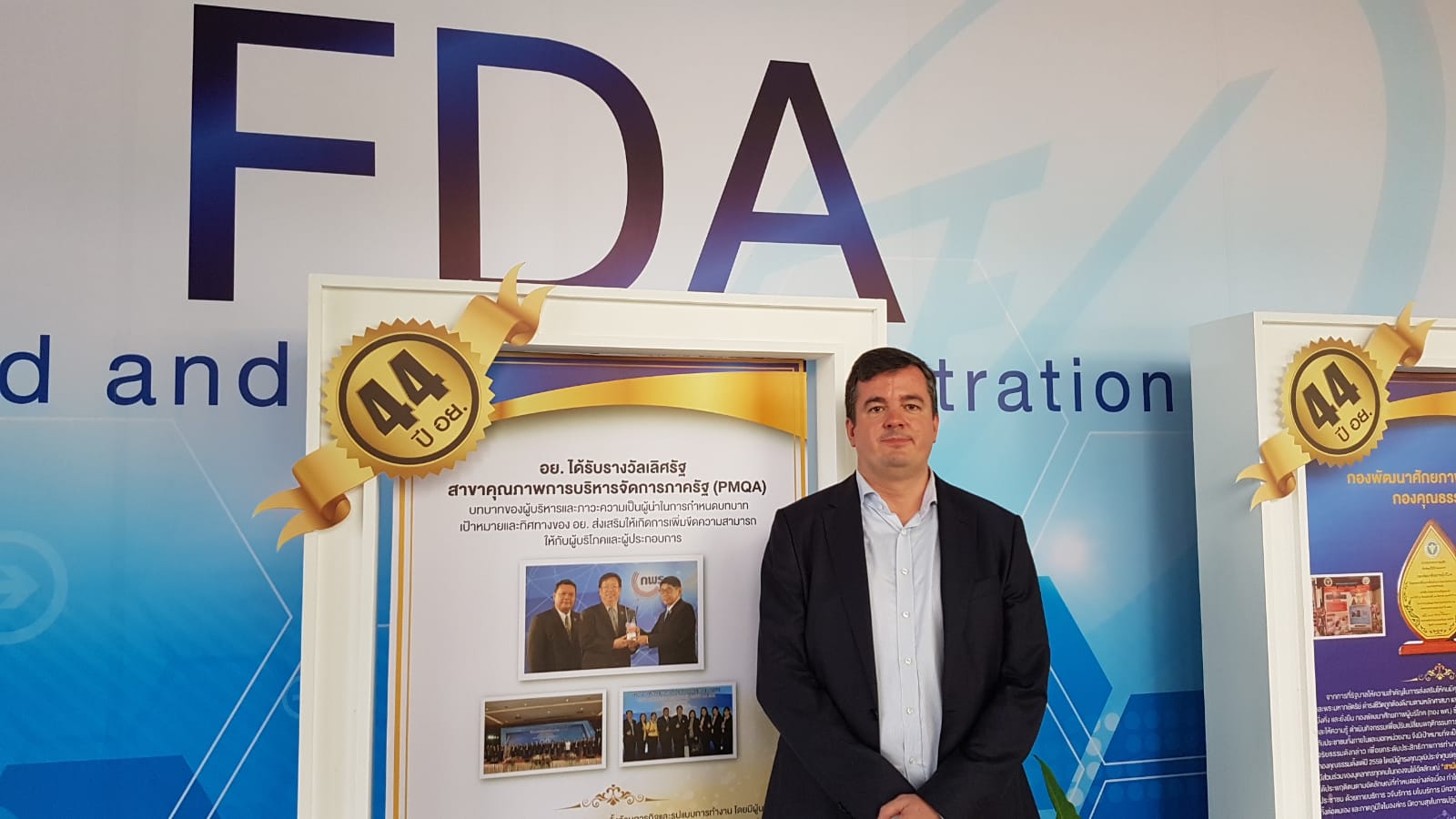 Robin Roy Krigslund-Hansen visitando la FDA Tailandia en 2019