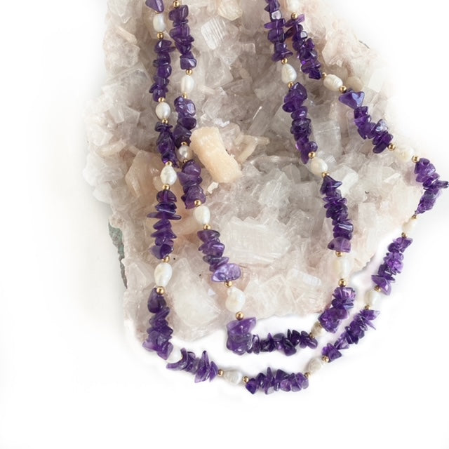 Long Amethyst chip and white pearl necklace