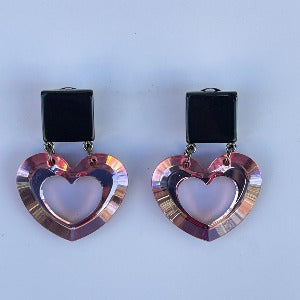 Pendientes corazones en resina rosa