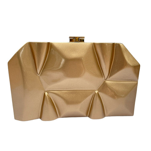 Clutch artesanal en madera esmaltada en dorado