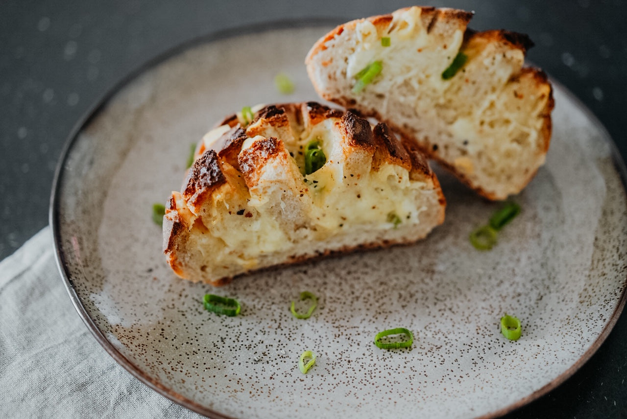 Gegrillte Käsezupfbrötchen