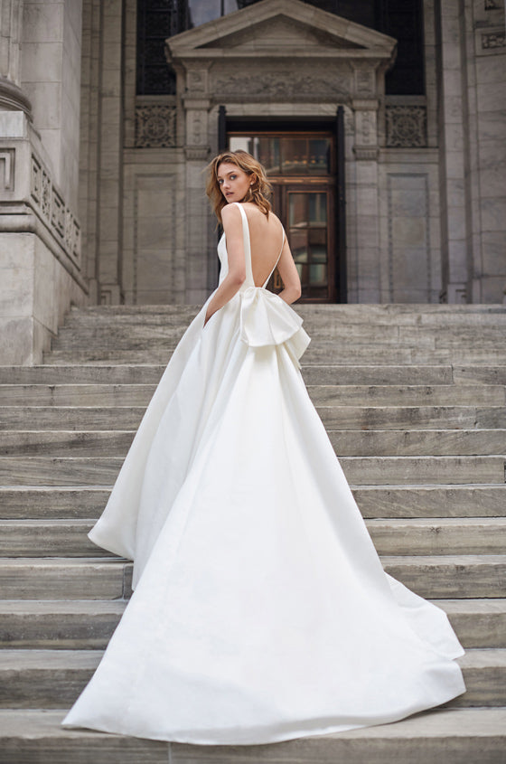monique lhuillier wedding gowns price