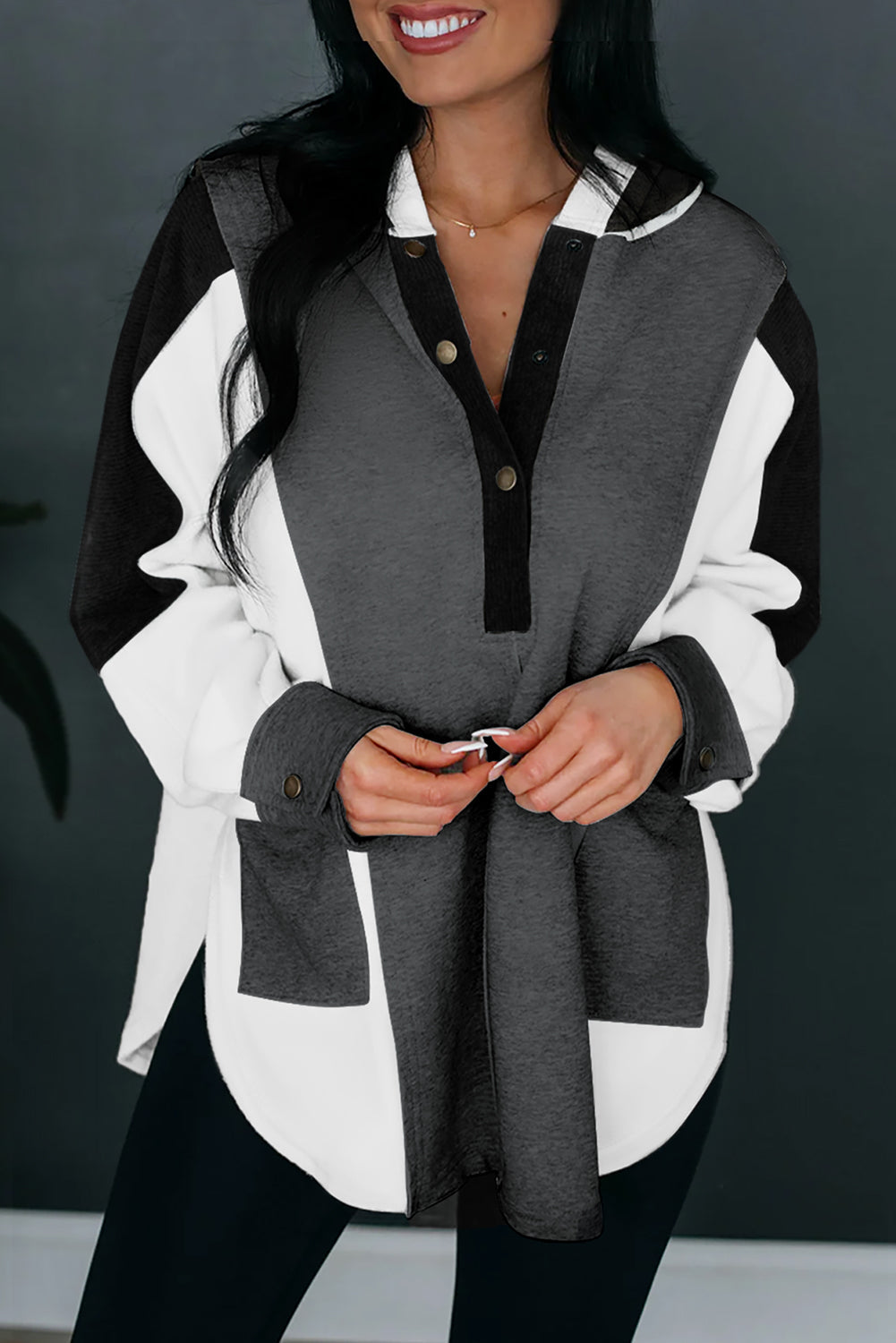 ΑΜΕΣΑ ΔΙΑΘΕΣΙΜΟ: μαύρο φαρδύ πουλόβερ με κουμπιά και συνδυασμό χρωμάτων KIERSTEN BLACK