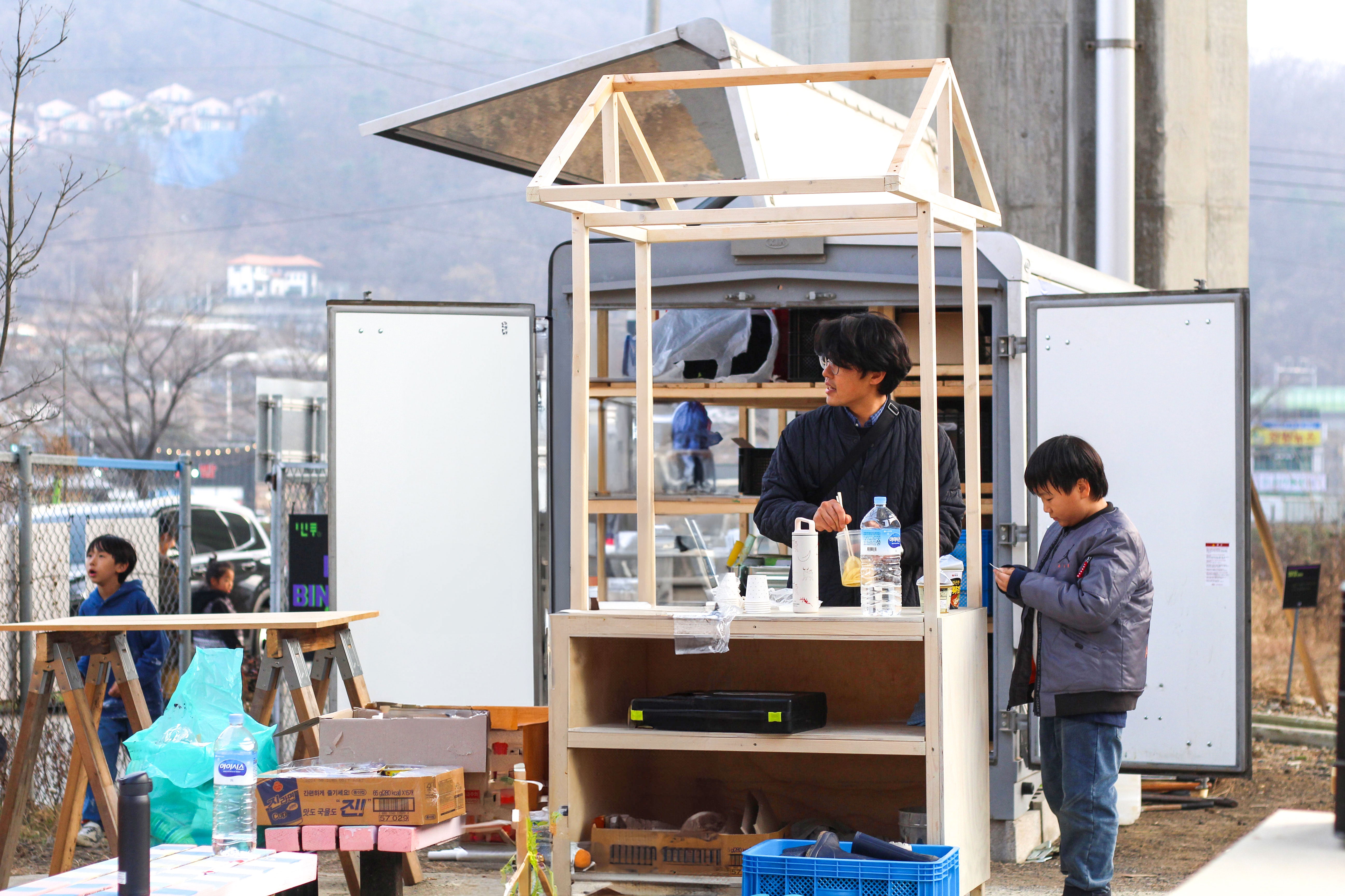 Choi Hyung-Wook making instant ramen and lemon tea at Bindoongplay’s DIY kitchenette.