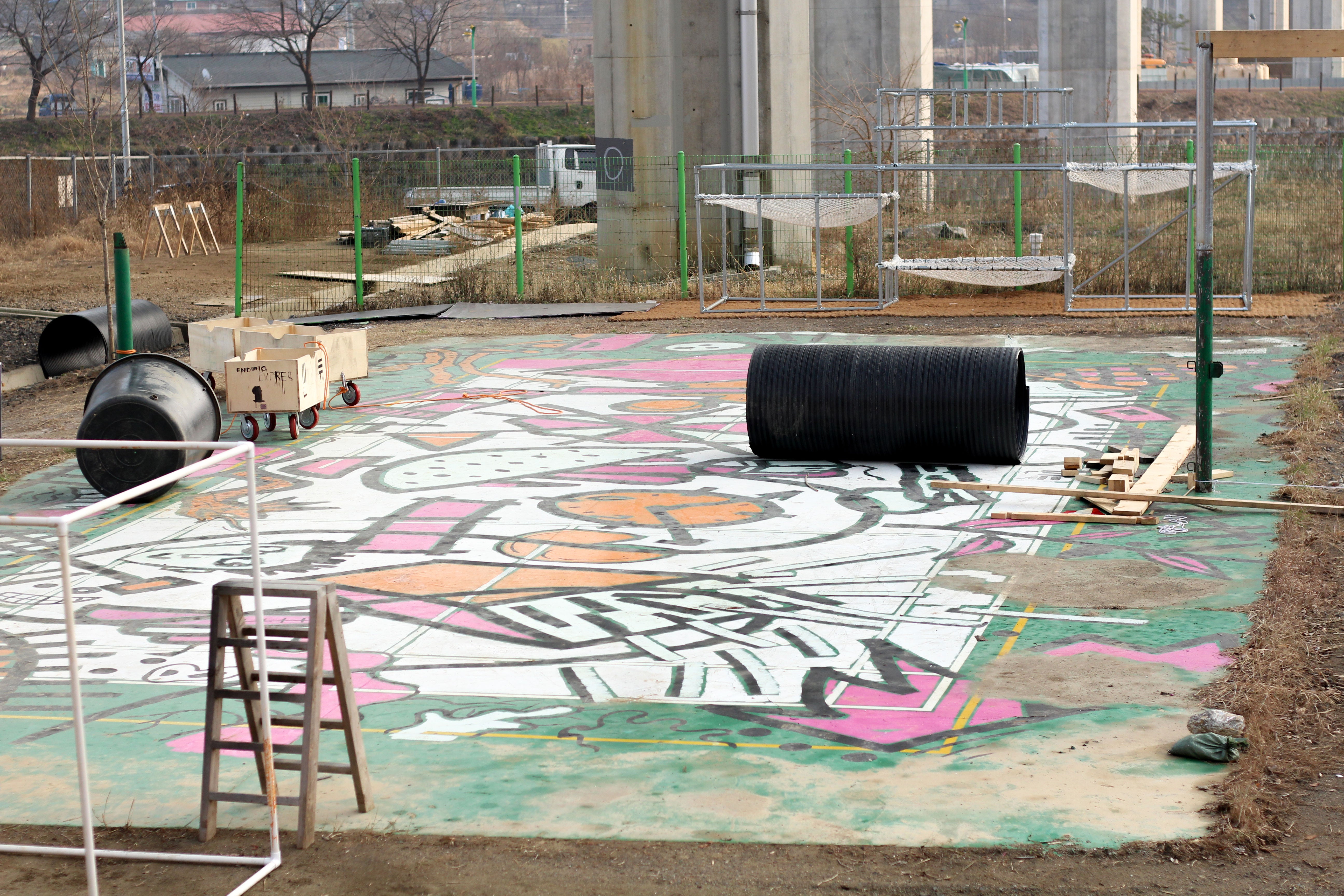 A floor mural made by a guest artist by tracing stains on the ground.