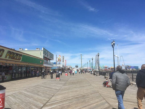 For free concerts and movies, and great public beach access, Seaside Heights is an excellent choice. (Credit: Dough4872 on Wikipedia)