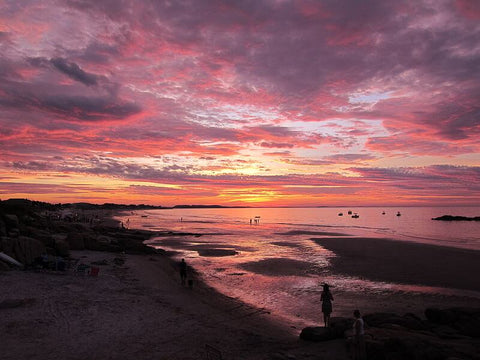 For low tides and amazing sunsets, Wingaersheek Beach is great for families. (Credit: Gabrielm199 on Wikipedia)