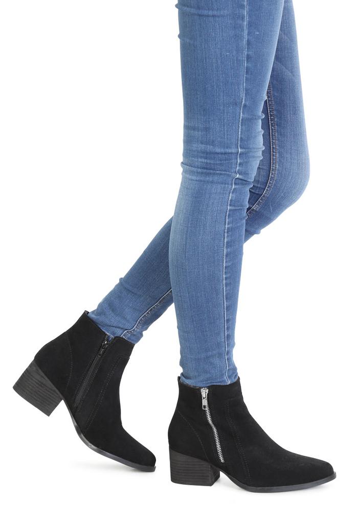 BAUENA ANKLE BOOTS WITH ZIP CLOSURE