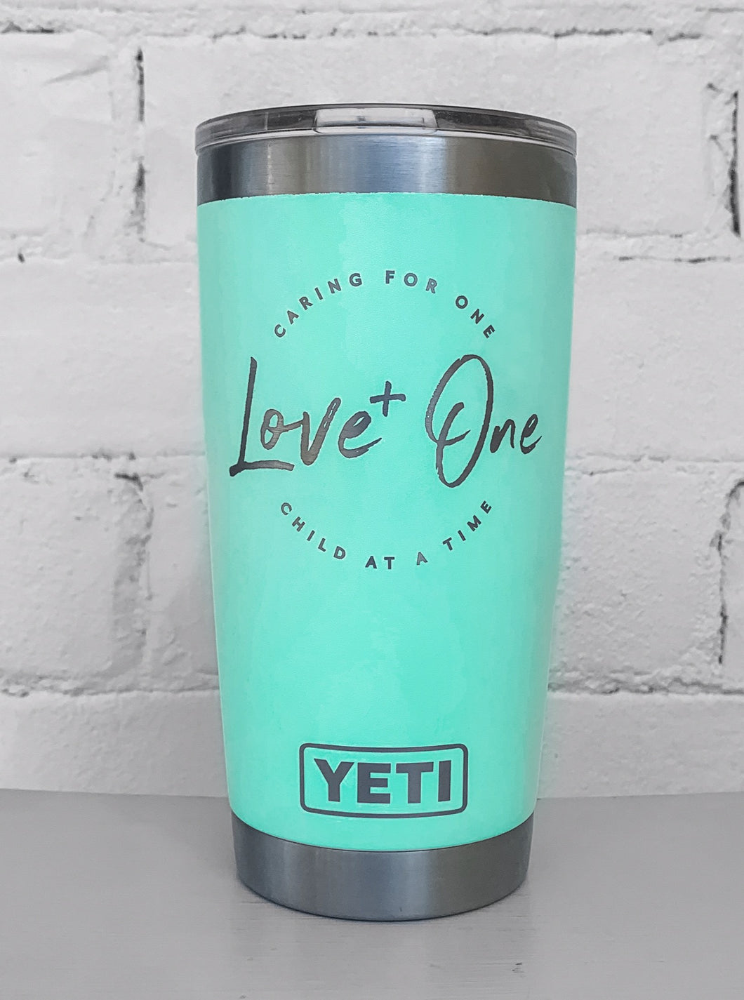 yeti rambler 20 oz tumbler seafoam