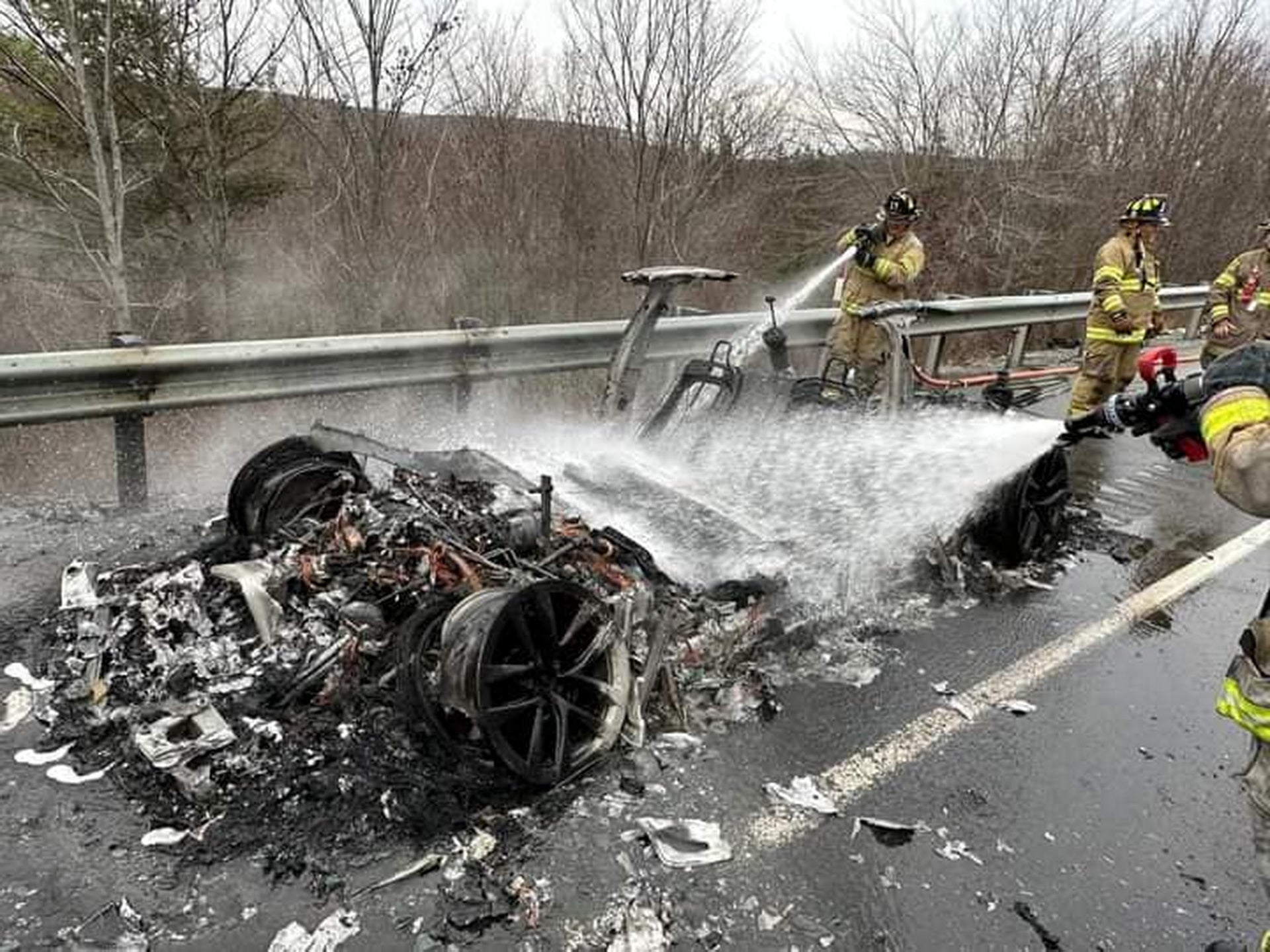 https://www.carscoops.com/2022/11/fire-fighters-use-12000-gallons-of-water-to-extinguish-burning-tesla-model-s/