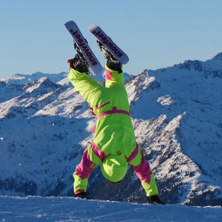 Skiboards, snowblades, short ski, skiblades by Snowfeet. These short mini skis are the greatest fun you can possibly have on a mountain as a skier, plus they're super easy to learn!