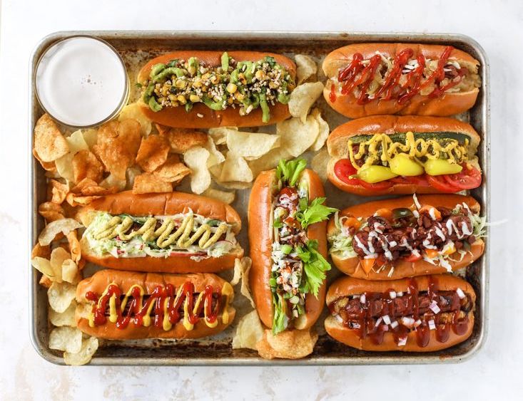 Hot Dog Américain Maison À La Moutarde Et Chips De Pommes De Terre