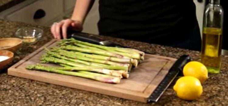 Grilling Asparagus Using Foil
