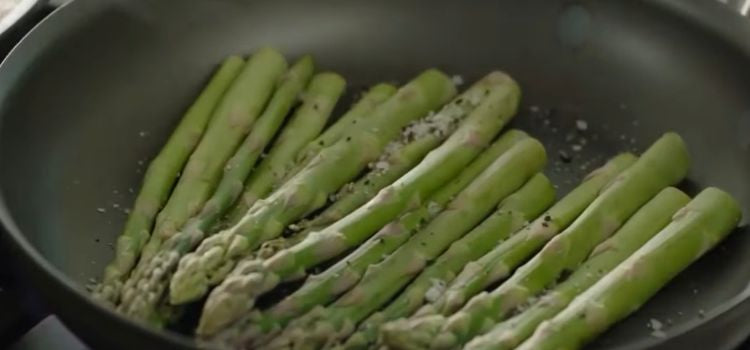 How to Prepare Asparagus for Grilling