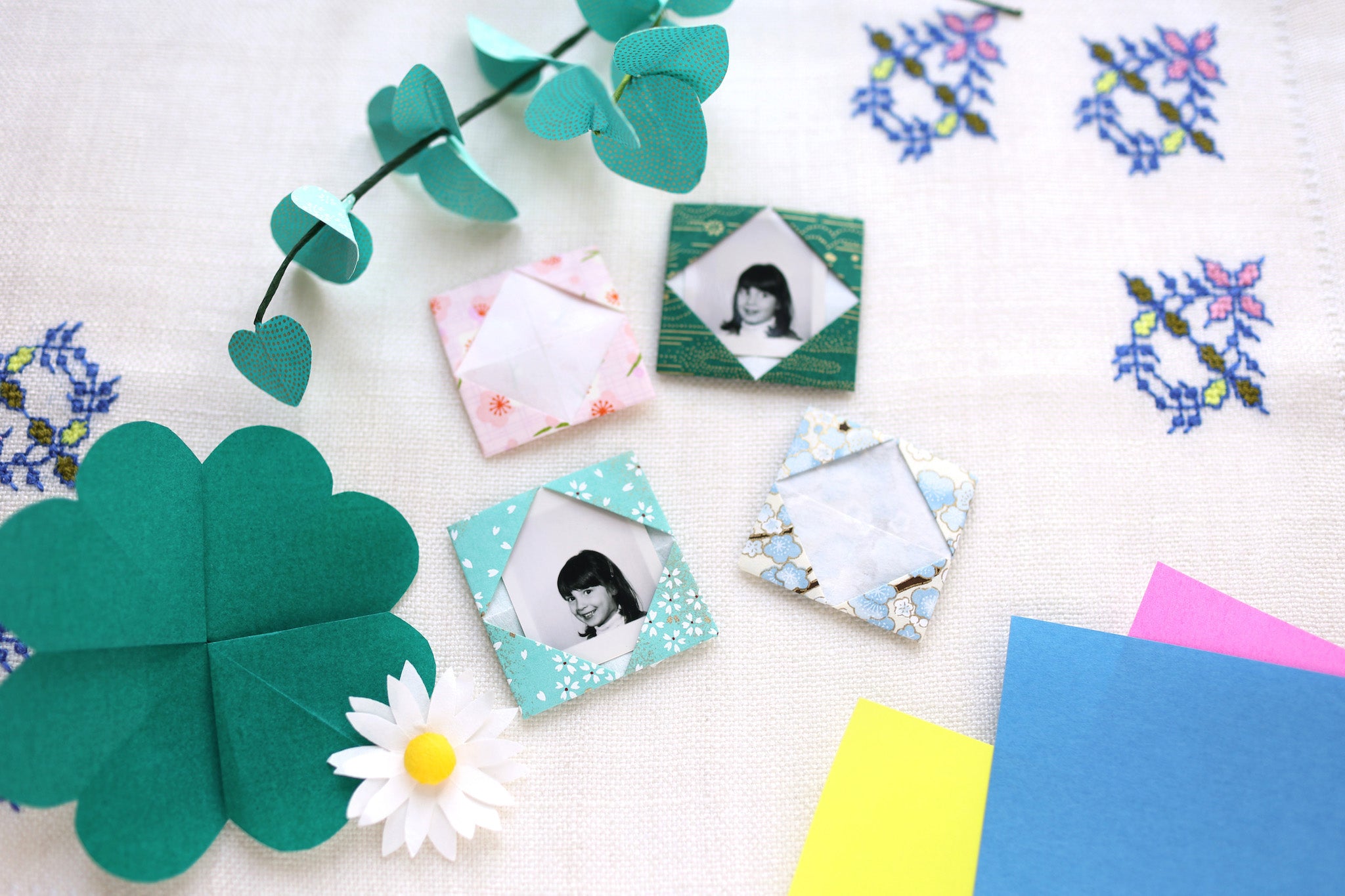 article-blog-tuto-mini-cadre-photo-origami-fetes-peres-et-meres-ambiance-1