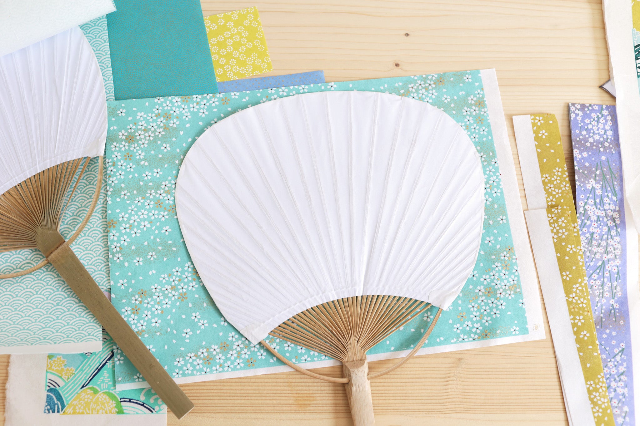 article-inspiration-customization-japanese-fan-blue-mountains-ambience-4