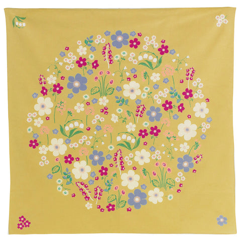 photo-packshot-furoshiki-garden-banane-jaune-banane-adeline-klam-musubi-100x100cm