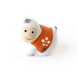 porte-bonheur en céramique mat en forme de petit singe blanc et orange