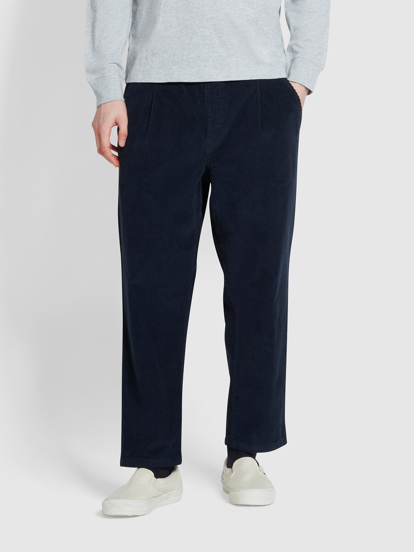 Greenport Tapered Fit Trousers In True Navy