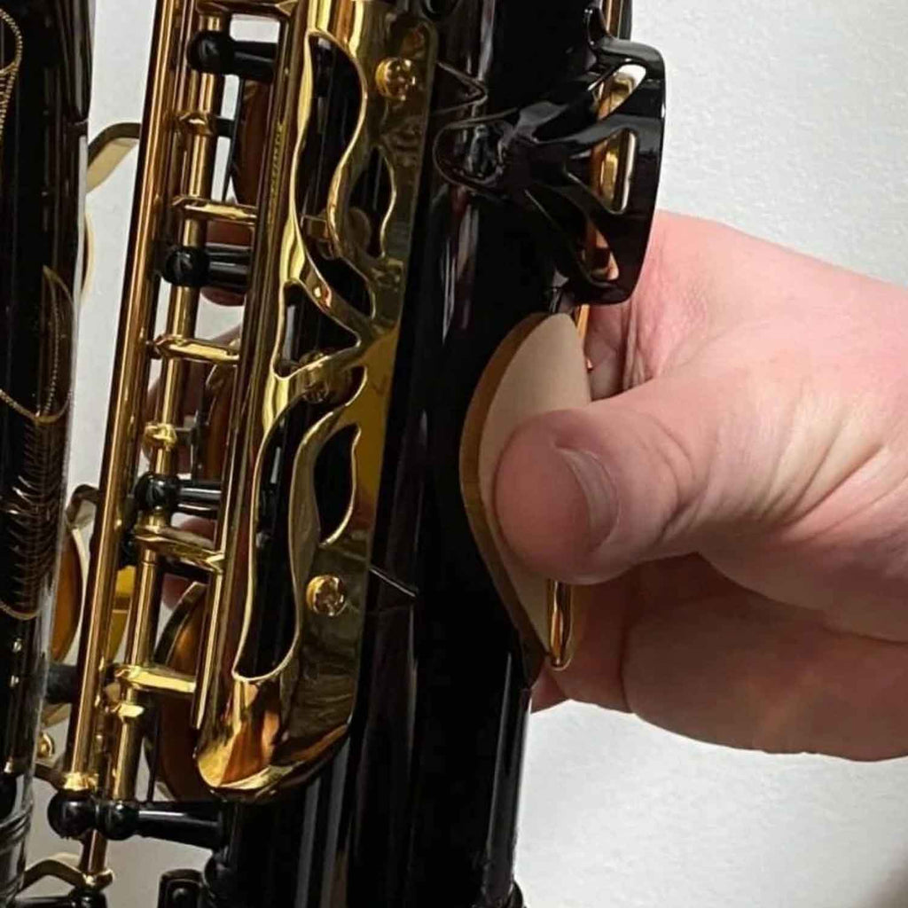 Rich Page using a RULON ergonomic thumb rest on a black lacquer Yamaha alto saxophone. The RULON sax rest helps very large hands get a more relaxed and comfortable hold of the saxophone.