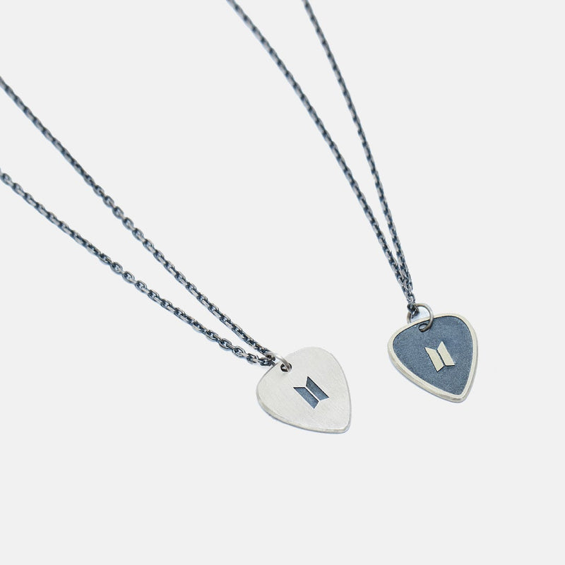 SUGA] GUITAR PICK NECKLACE(2022年8月上旬以降発送) – BTS JAPAN