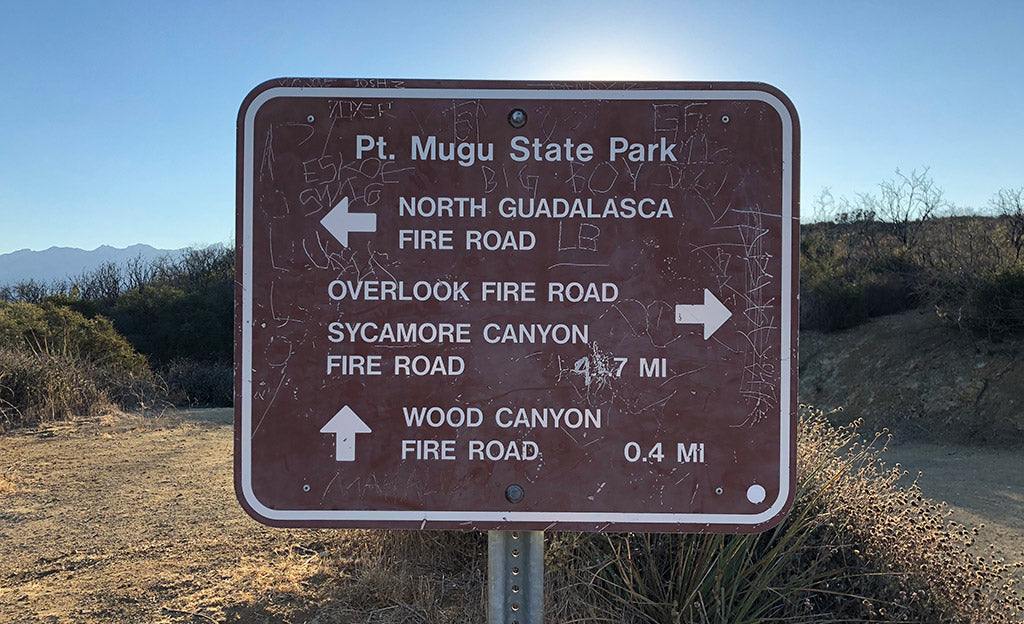 Signo del Parque Estatal Pt Magu en el sendero
