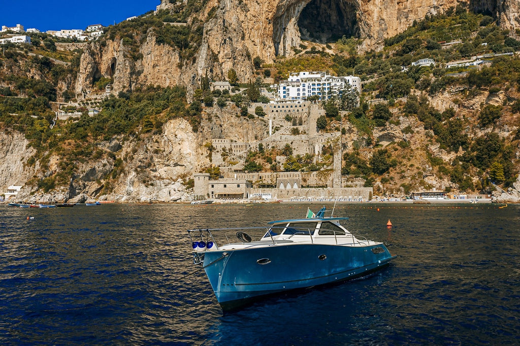 Borgo Santandrea Amalfi Boat