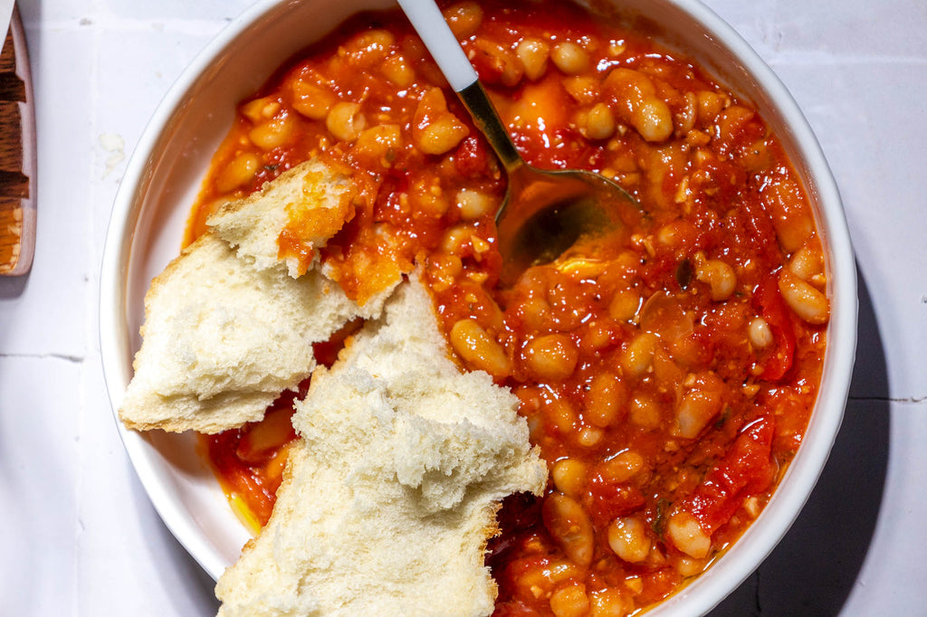 Tuscan stewed beans with bread