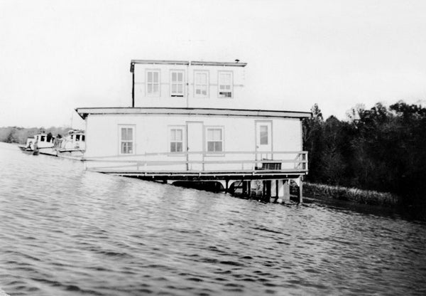 The Original Floating Theater sinking into the Roanoke River, 1938. COURTESY NORFOLK PUBLIC LIBRARY