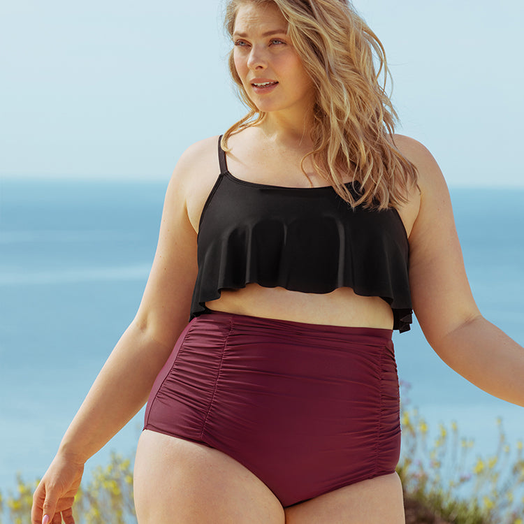 5 Swimsuit Struggles Curvy Women Face (And How to Solve Them)