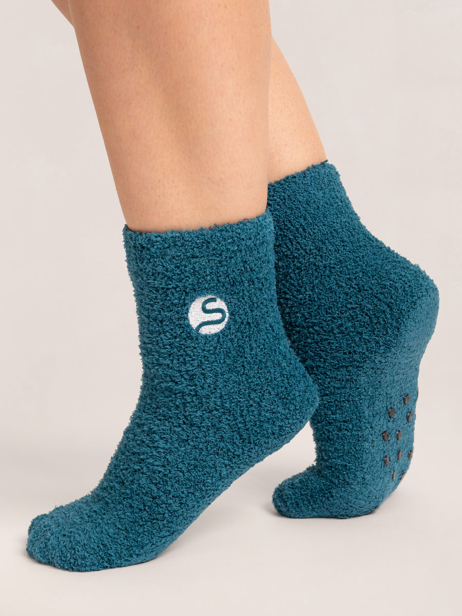 https://cdn.shopify.com/s/files/1/0021/4889/2732/products/accessory-ocean-blue-s-shapermint-fuzzy-slipper-socks-30649375391878.jpg?v=1667220000