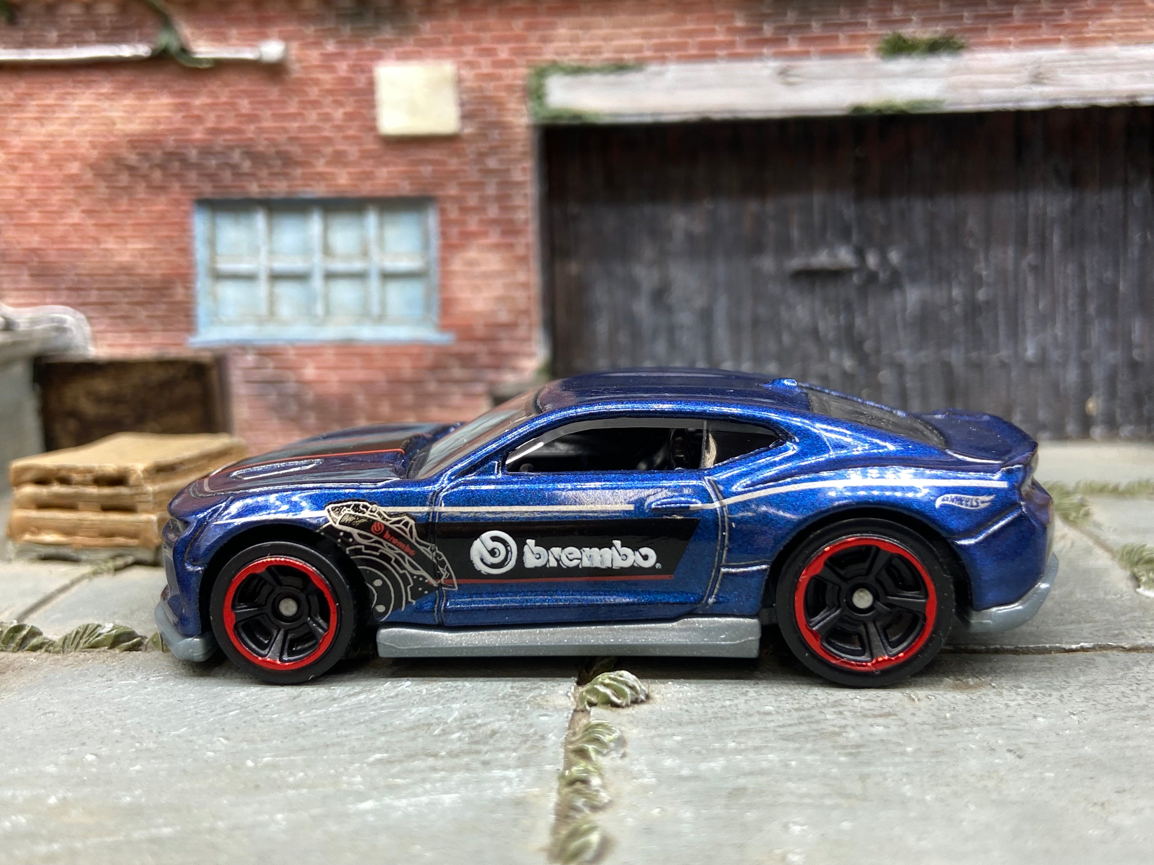 Loose Hot Wheels 2018 Chevy Camaro SS Dressed in Blue and Black Brembo |  Muncle Mikes