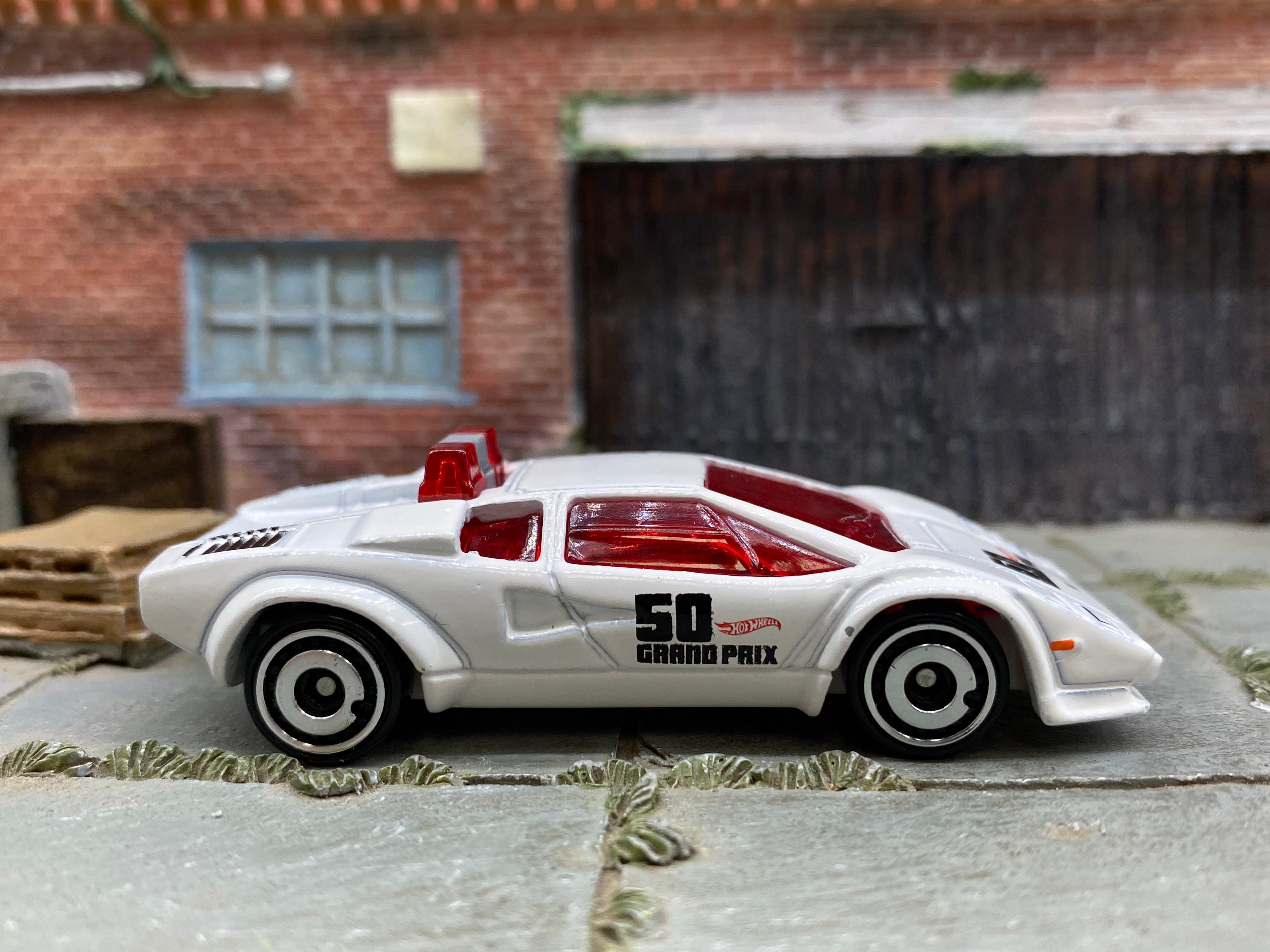 Loose Hot Wheels - Lamborghini Countach - White Pace Car with Lights |  Muncle Mikes