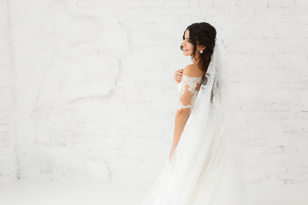How to Pick a Garment Bag for Your Wedding Dress – MyDressbox Australia