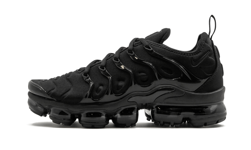 black vapormax sneakers