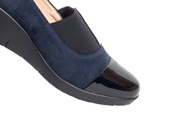 navy blue wedge pumps