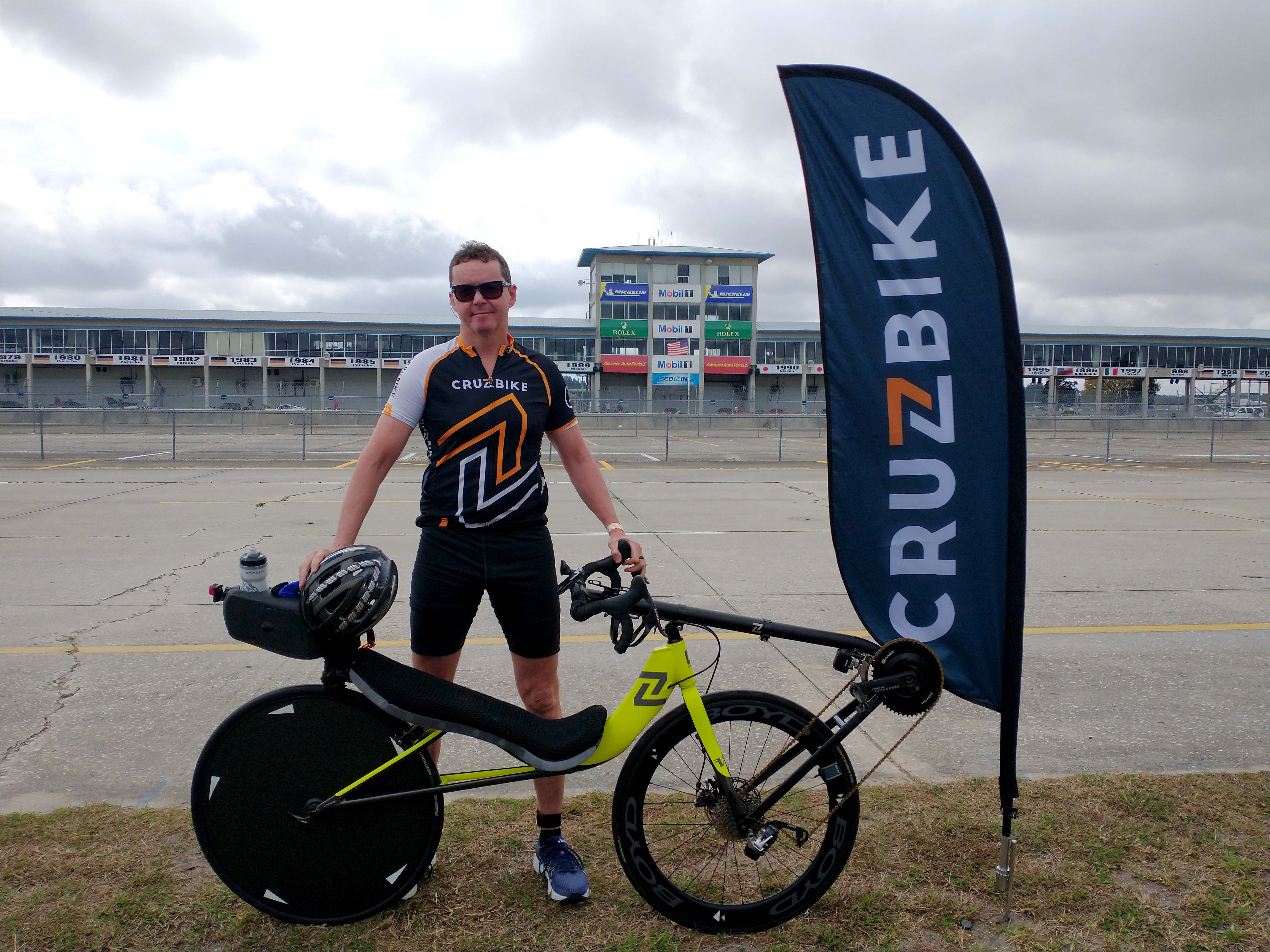 Jim Parker sets 100 mile recumbent course record on Cruzbike Vendetta at Bike Sebring 2022